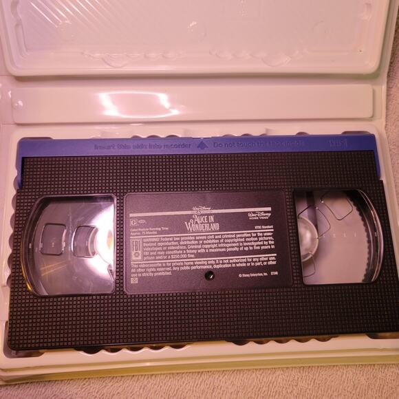 Alice in Wonderland VHS Gold Collection Disney Animated Movie 1951 - Picture 7 of 8
